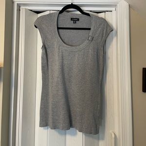 La Cháteau Gray Short Sleeve Knit Top. Like New!